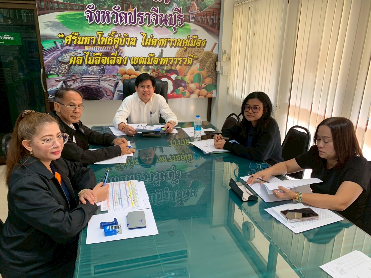 title - วันที่ 25 มีนาคม 2569 เวลา 08.30 น. นายวิทูล ประดิษฐบุญ ปฏิรูปที่ดินจังหวัดปราจีนบุรี  พร้อมด้วยผู้อำนวยการกลุ่มงานช่างและแผนที่ ผู้อำนวยการกลุ่มกฎหมาย ผู้อำนวยการกลุ่มการเงินบัญชีและจัดเก็บผลประโยชน์ ผู้อำนวยการกลุ่มยุทธศาสตร์และการปฏิรูปที่ดิน และเจ้าหน้าที่ ส.ป.ก.ปราจีนบุรี ที่เกี่ยวข้อง จัดการประชุมคณะทำงานตรวจสอบคุณสมบัติผู้ยื่นคำขอเข้าทำประโยชน์ในเขตปฏิรูปที่ดินจังหวัดปราจีนบุรี ครั้งที่ 8/2569 ณ ห้องประชุมสำนักงานการปฏิรูปที่ดินจังหวัดปราจีนบุรี